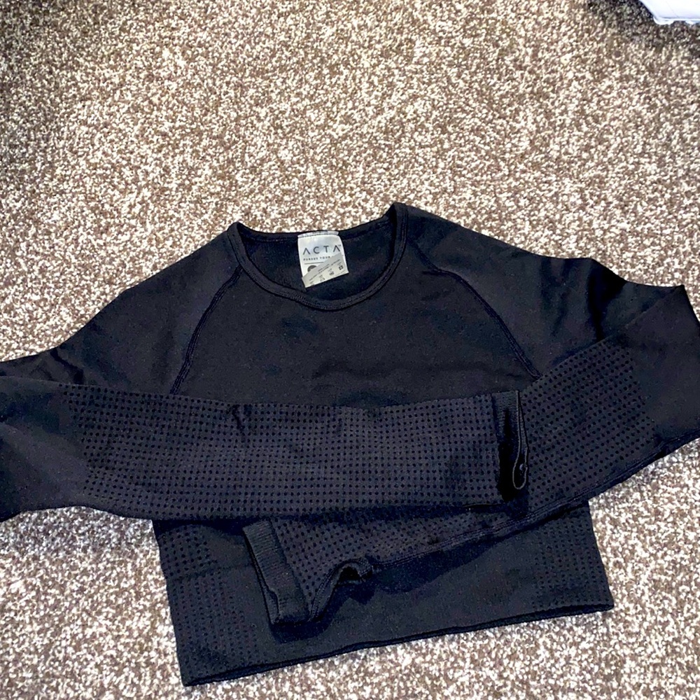 Acta Black LS Crop